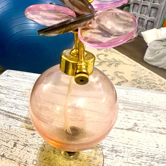 VINTAGE PINK GLASS PERFUME BOTTLE WITH FLORAL TOP - Picture 5 of 8